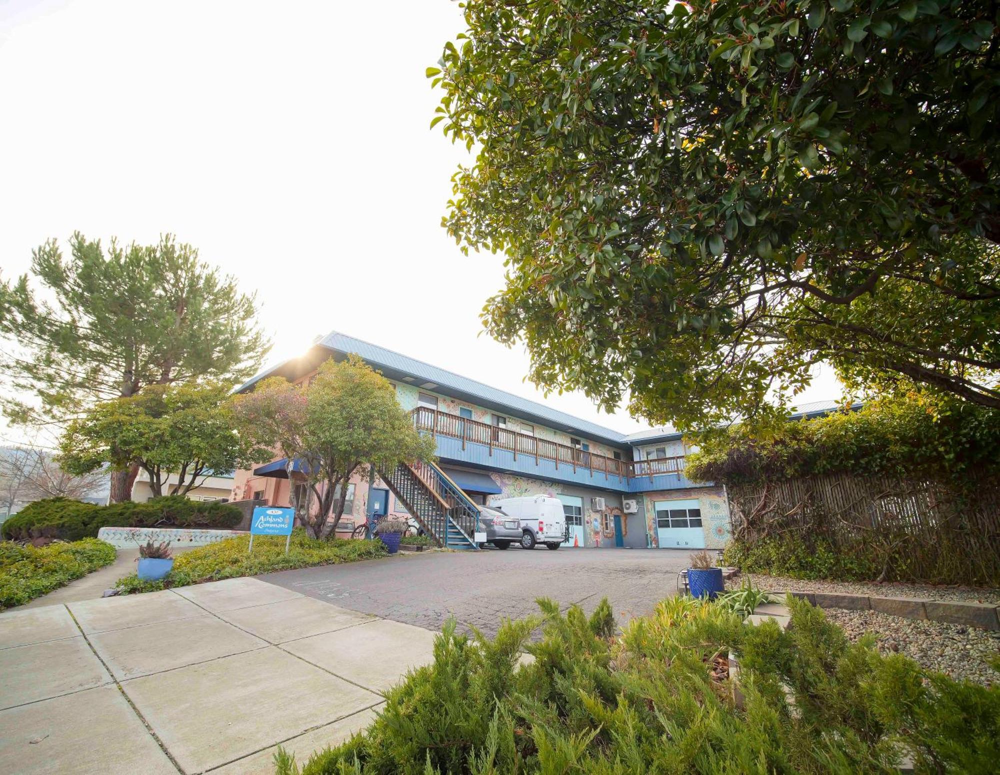 Ashland Commons Hostel Экстерьер фото